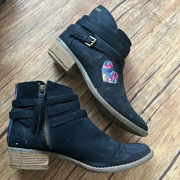 Size 8.5 Black + Graffiti Roxy Booties - Picture 5 of 6